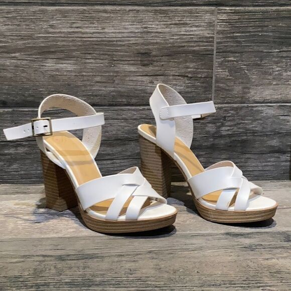 D Brand white strap sandal platform block  heels - Picture 1 of 15